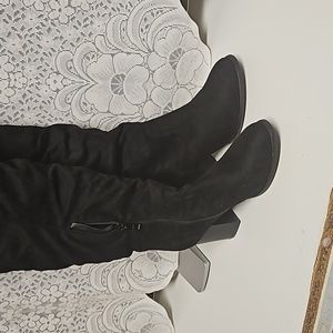 Thigh high black boots. Size 7 . In good condition.